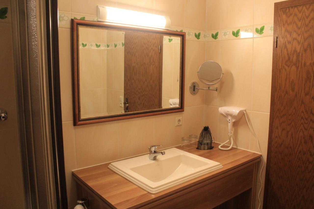 Haus Schieferstein Hotell Dahlem  Exteriör bild