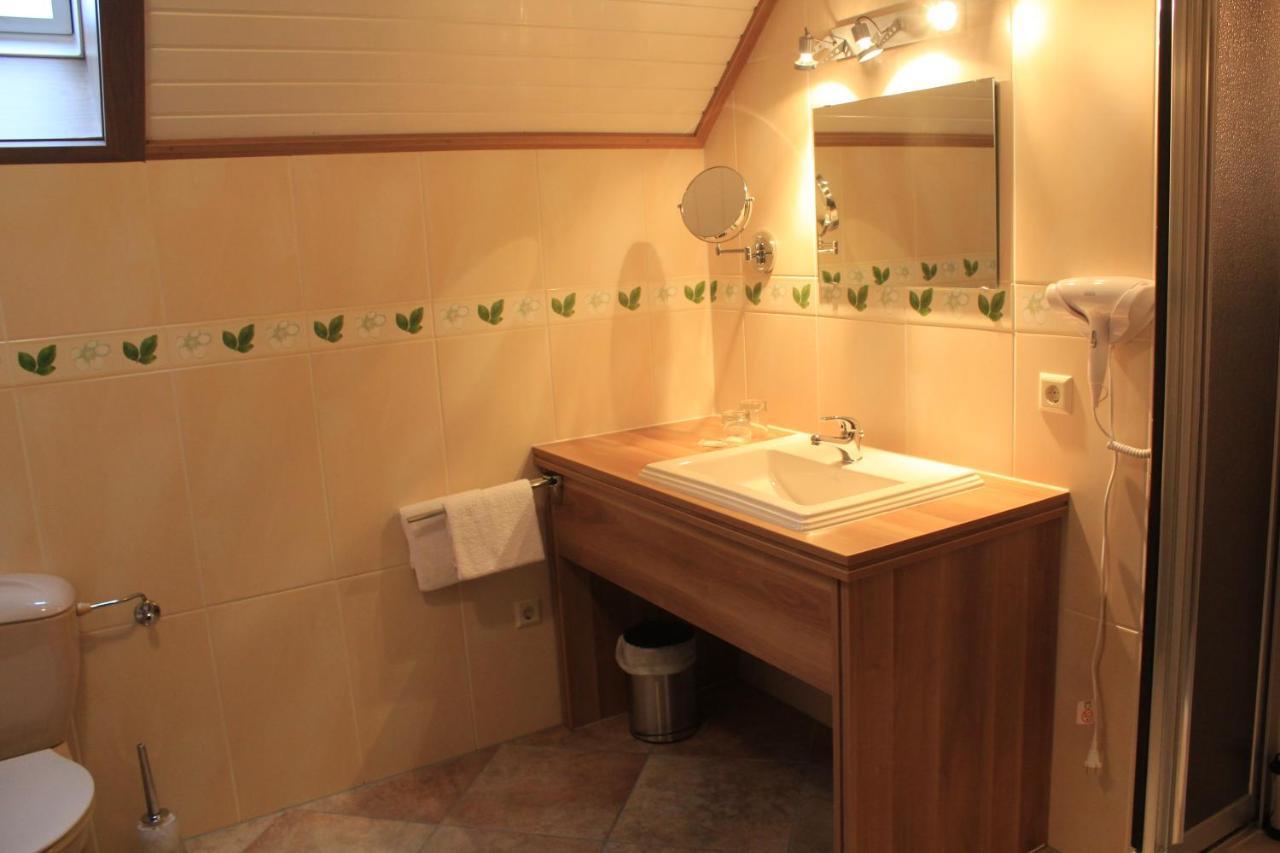 Haus Schieferstein Hotell Dahlem  Exteriör bild